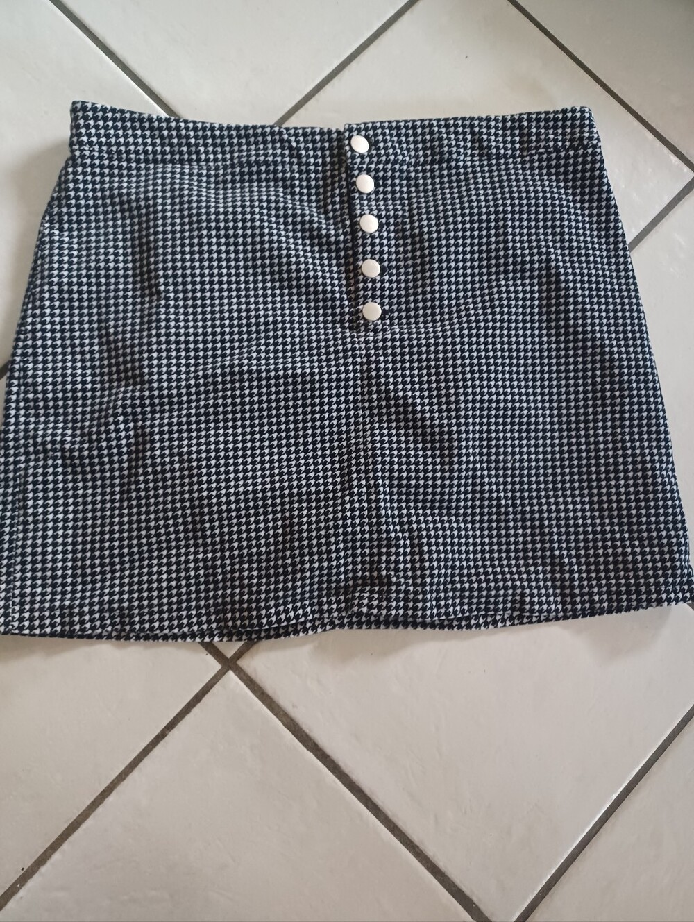 Classic Houndstooth Button-Front Mini Skirt - Black & White 1x